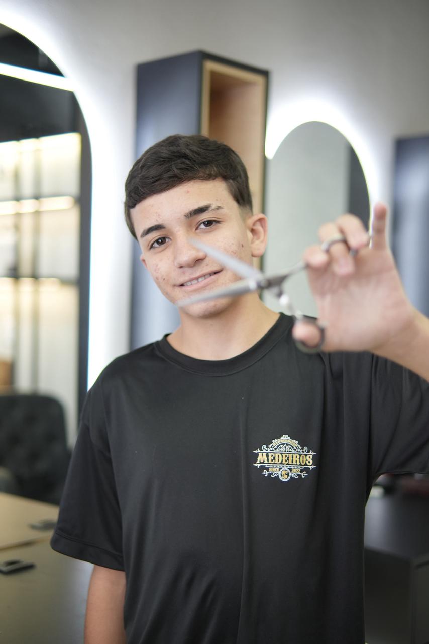 Ambiente e equipe da Barbearia Medeiros Pagani